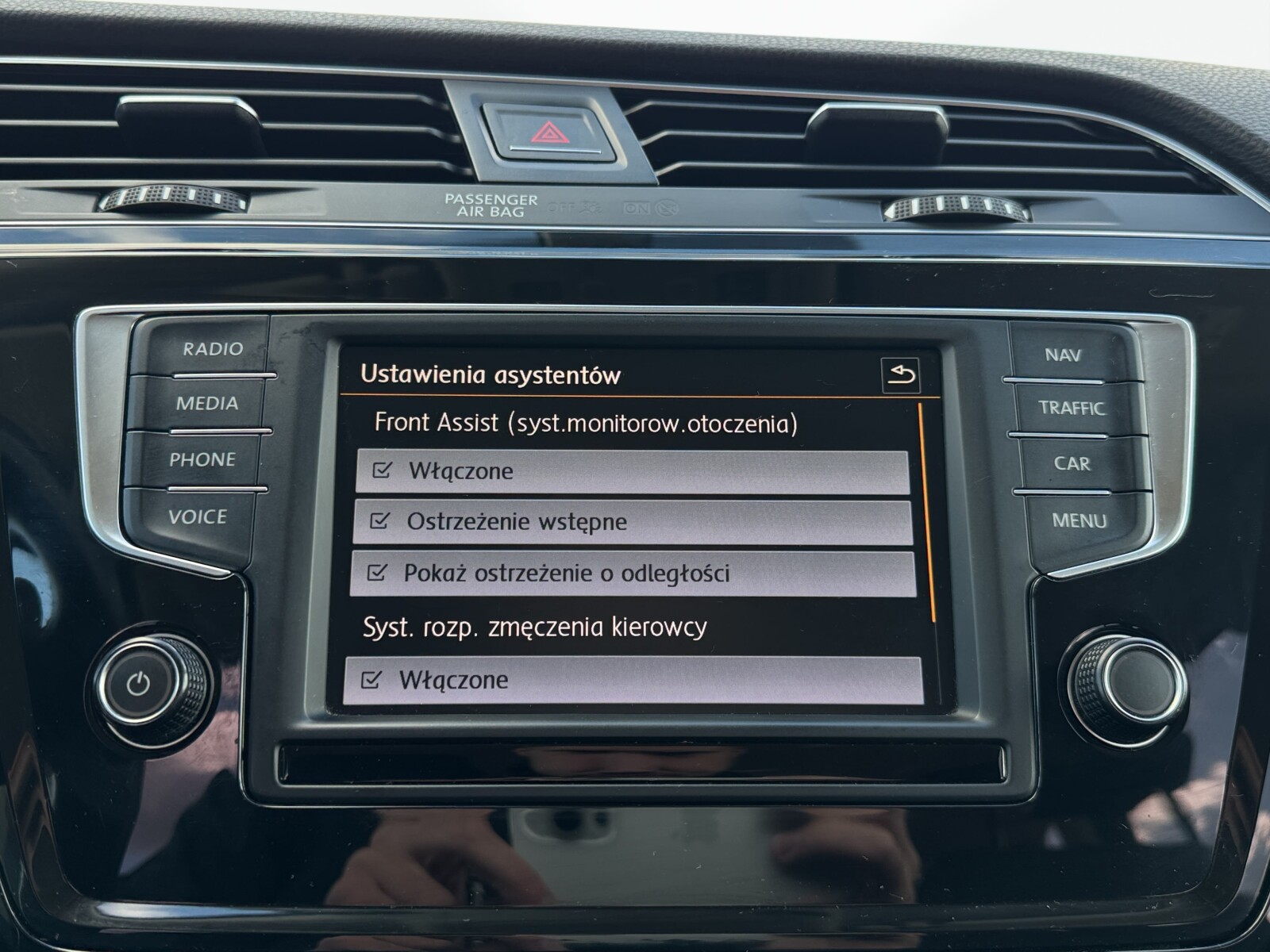 Volkswagen Touran - zdjęcie 18