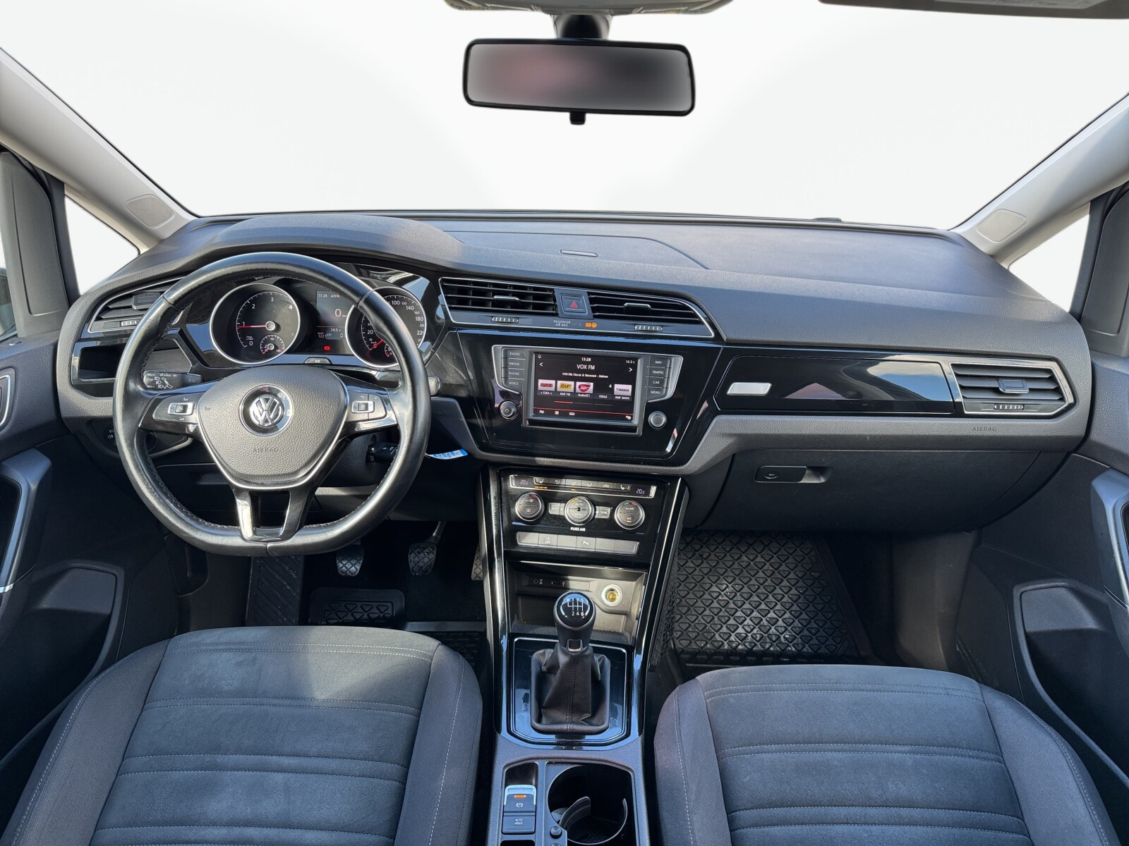 Volkswagen Touran - zdjęcie 10