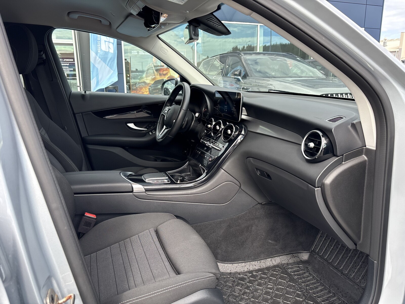 Mercedes-Benz GLC 220 - zdjęcie 26