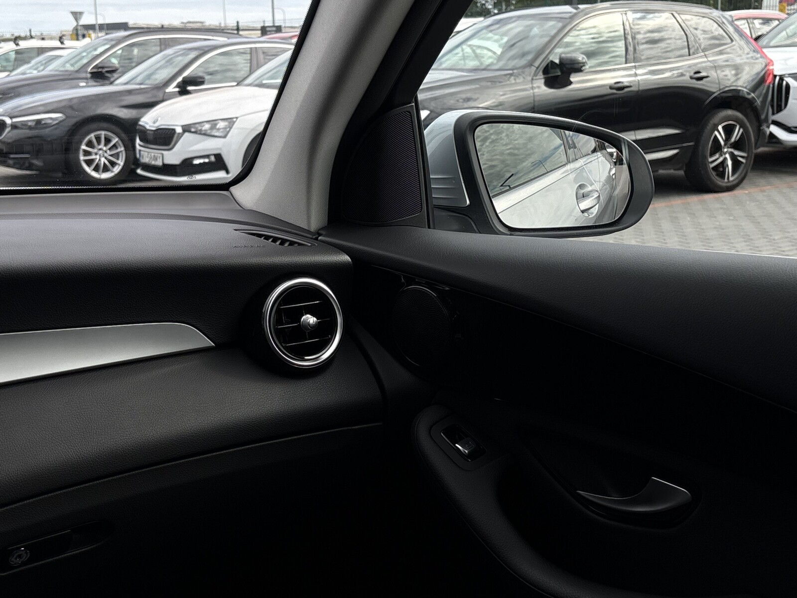 Mercedes-Benz GLC 220 - zdjęcie 11