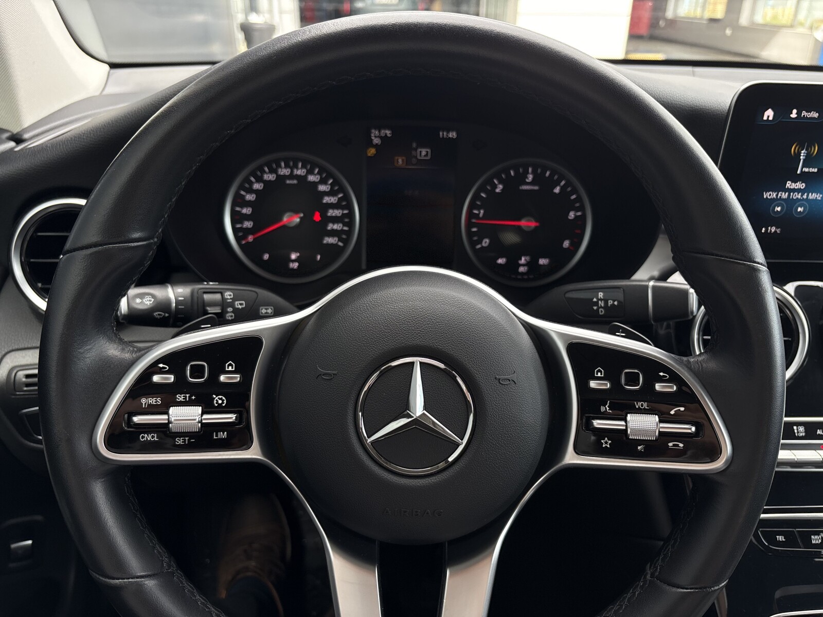 Mercedes-Benz GLC 220 - zdjęcie 14