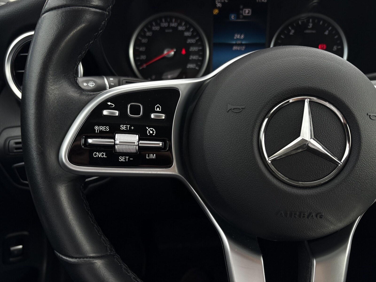 Mercedes-Benz GLC 220 - zdjęcie 15