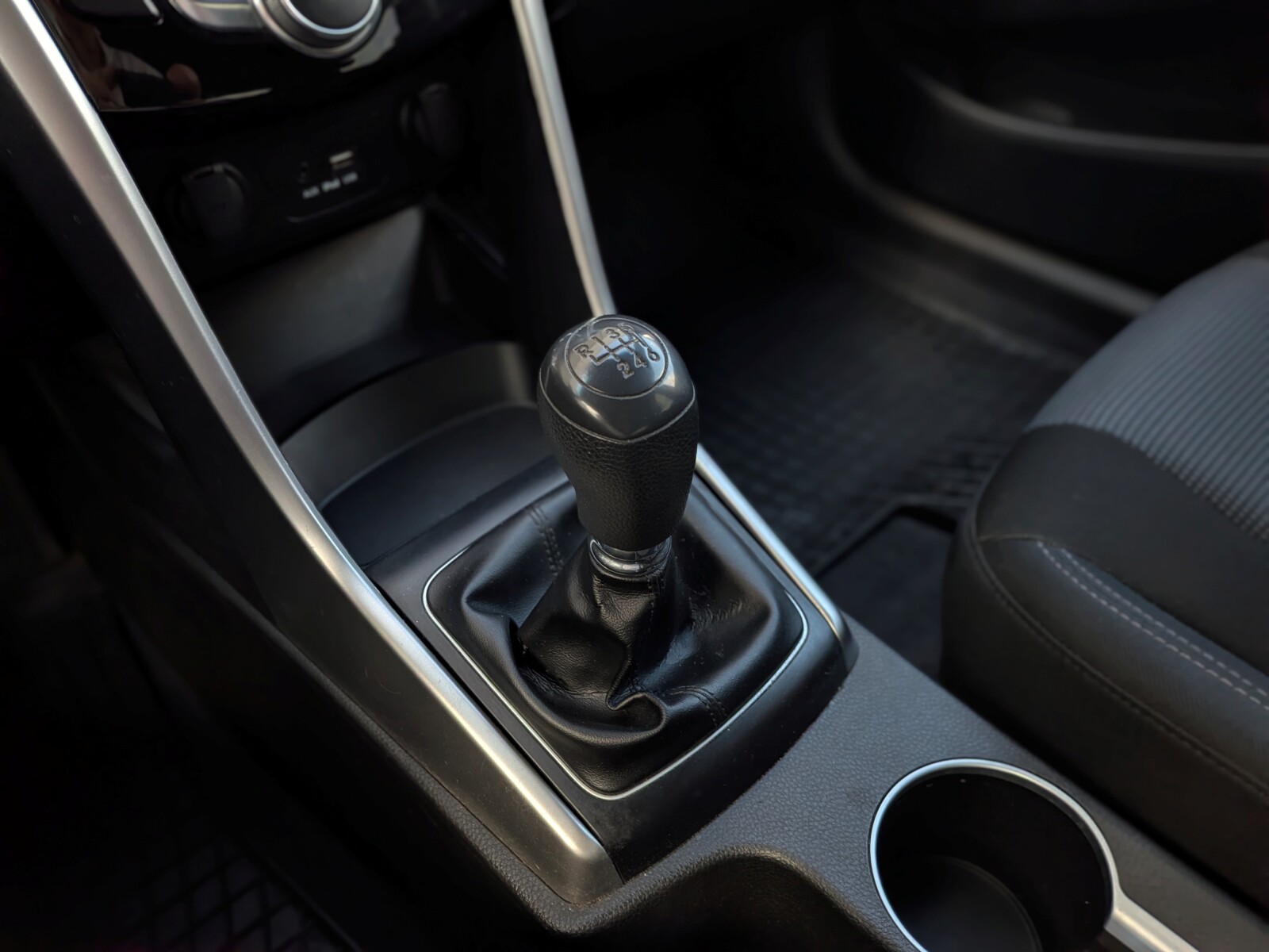 Hyundai i30 - zdjęcie 25