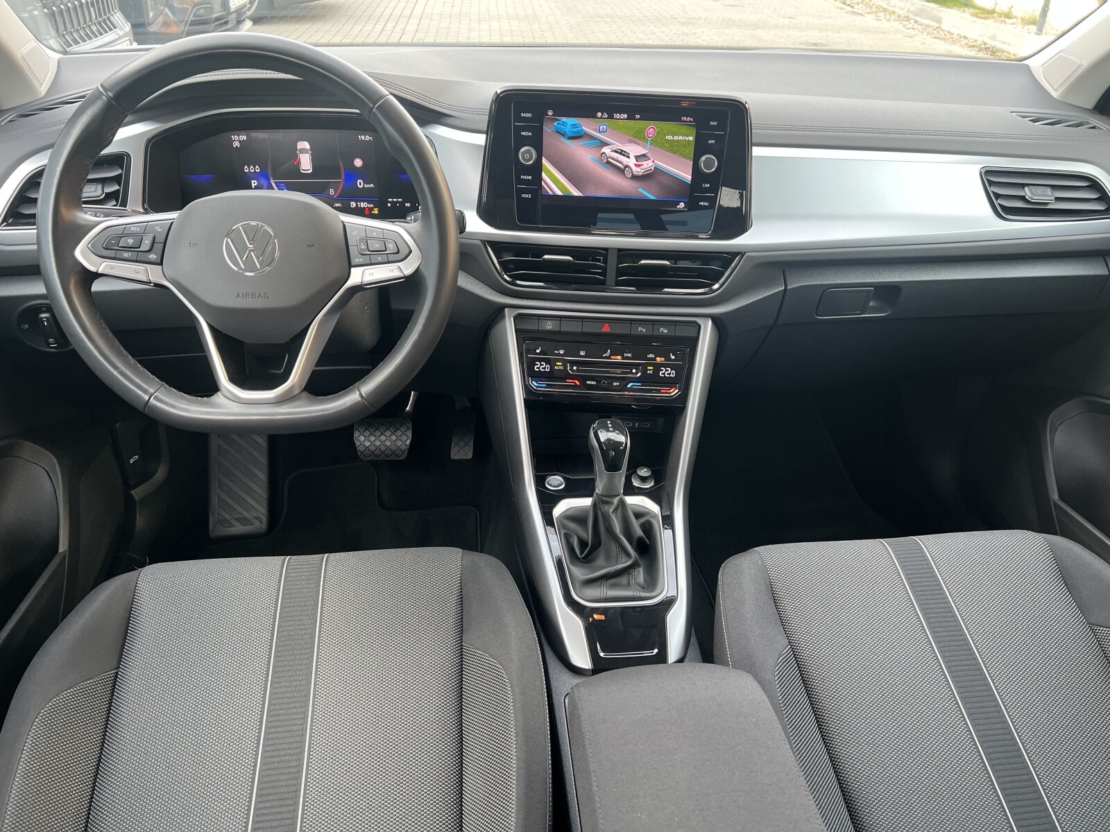Volkswagen T-Roc - zdjęcie 25