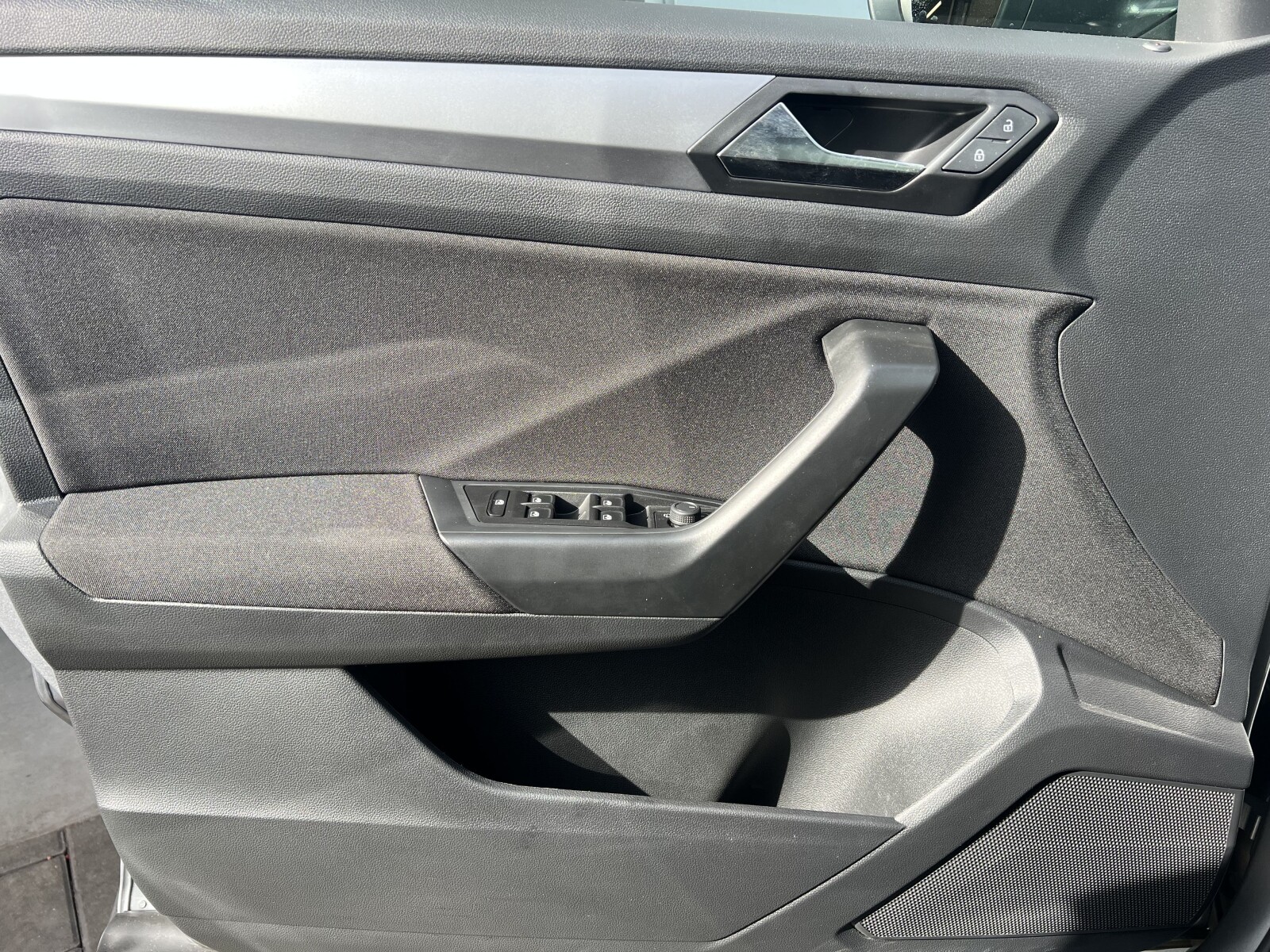 Volkswagen T-Roc - zdjęcie 9