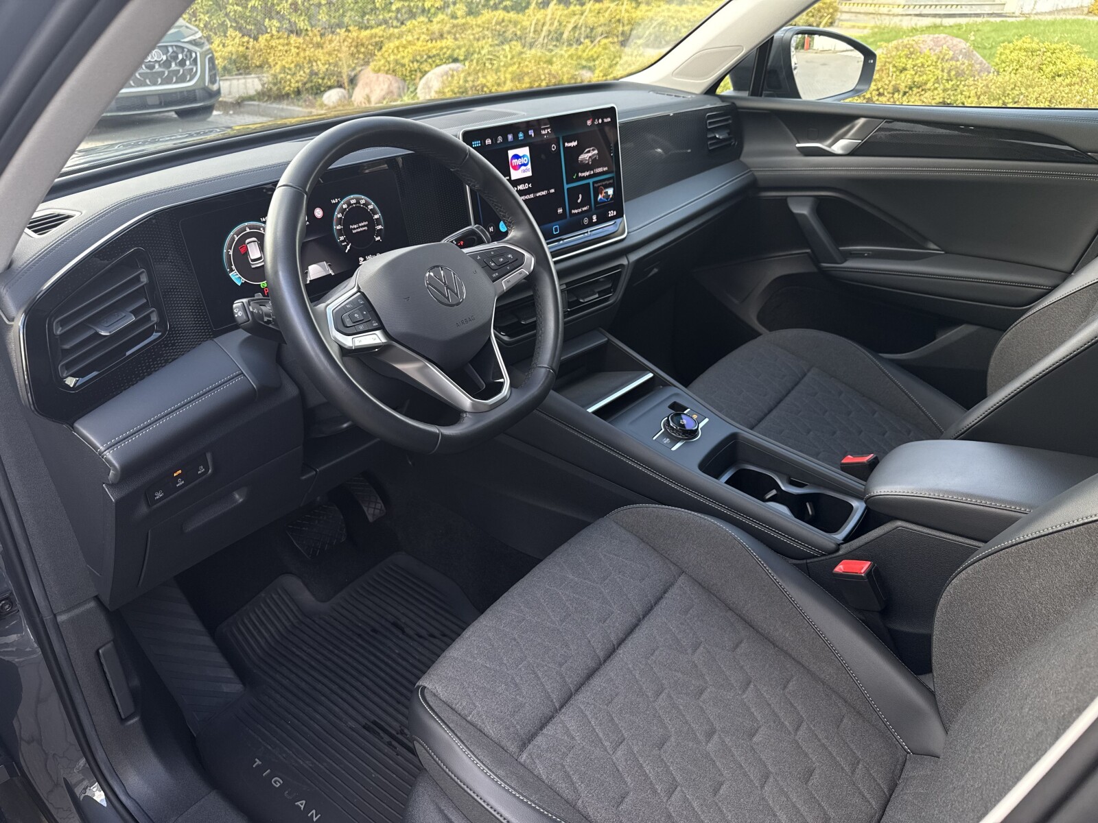 Volkswagen Tiguan - zdjęcie 11