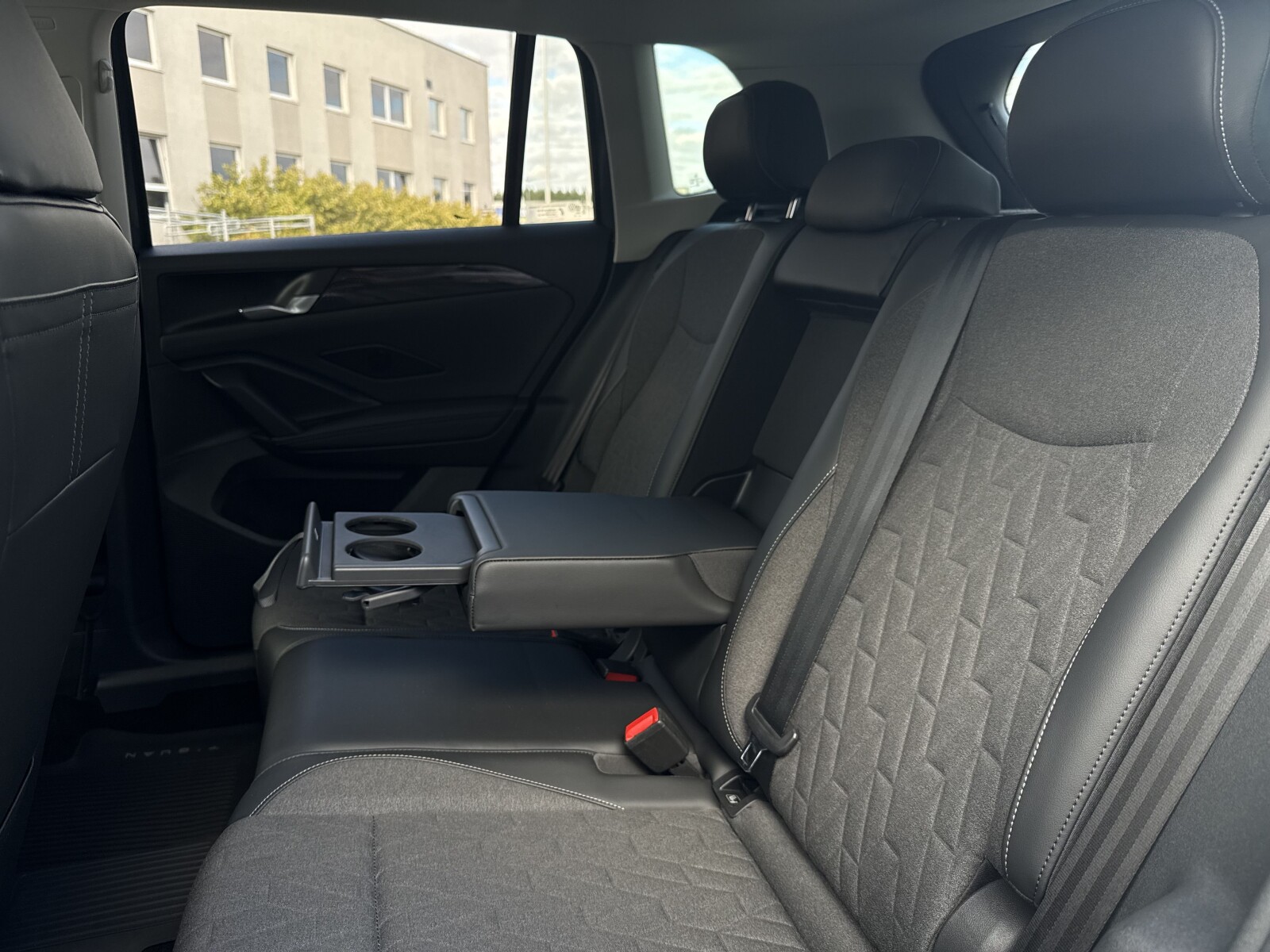 Volkswagen Tiguan - zdjęcie 31