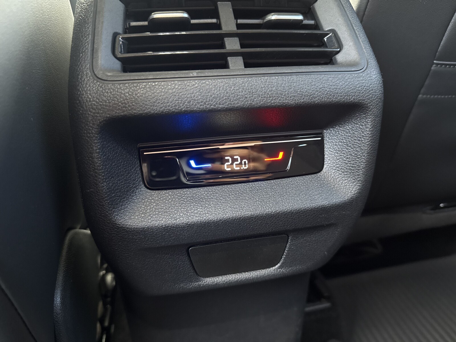 Volkswagen Tiguan - zdjęcie 32