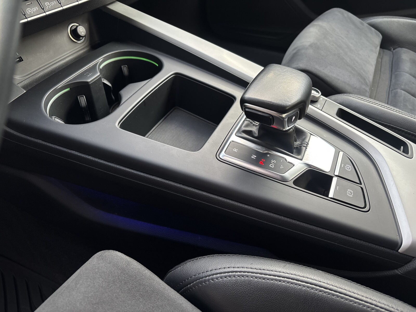 Audi A4 Limousine - zdjęcie 19