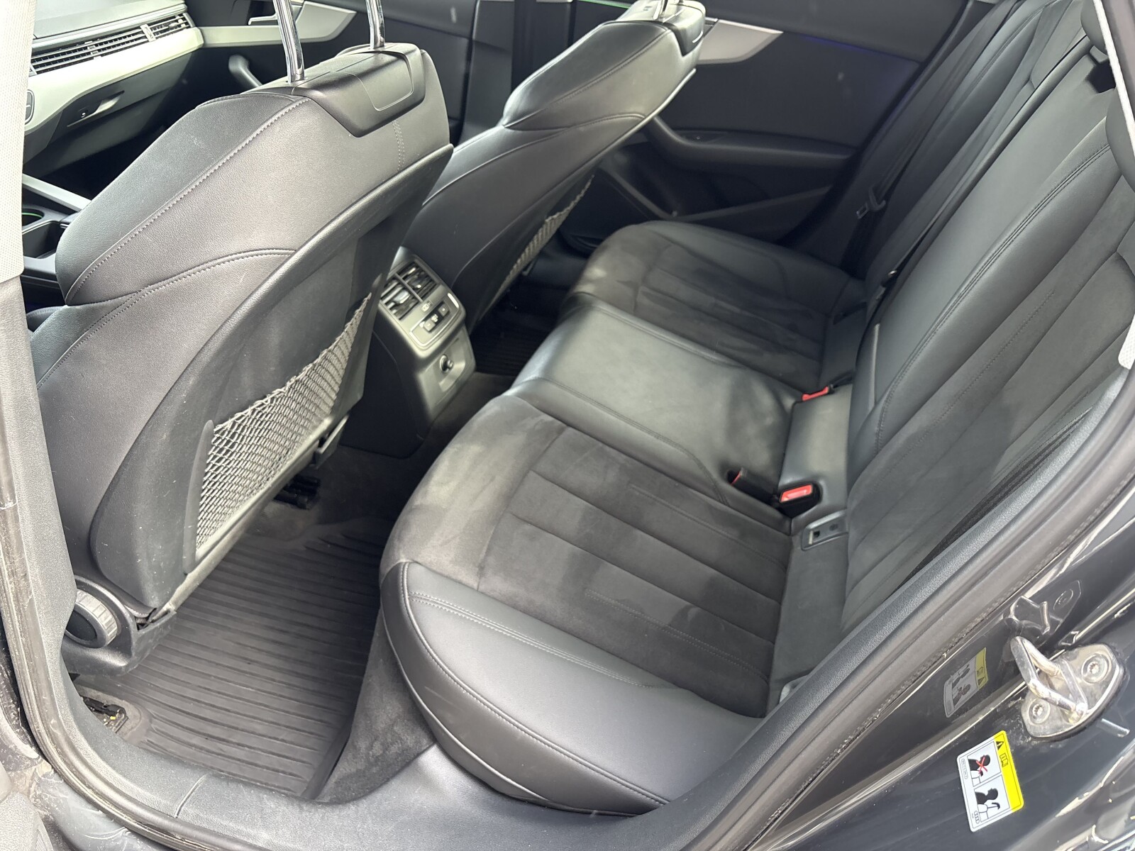 Audi A4 Limousine - zdjęcie 21