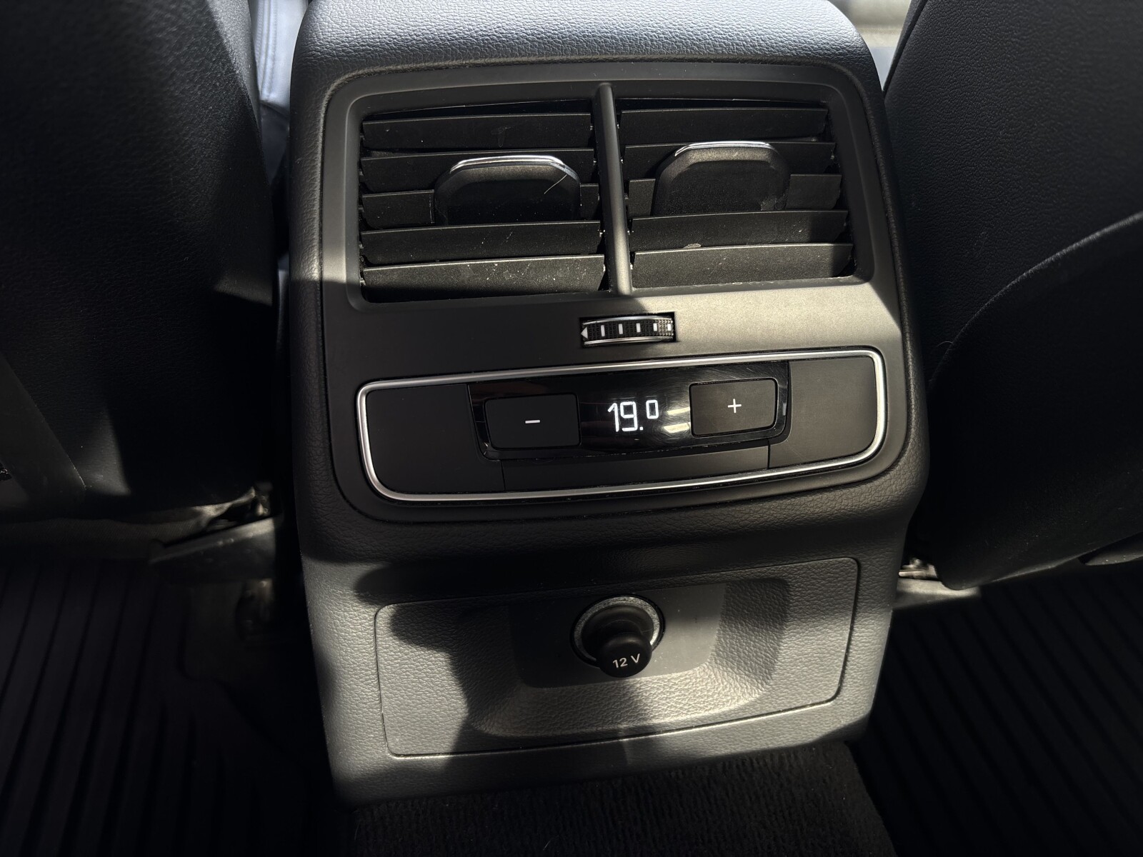 Audi A4 Limousine - zdjęcie 22