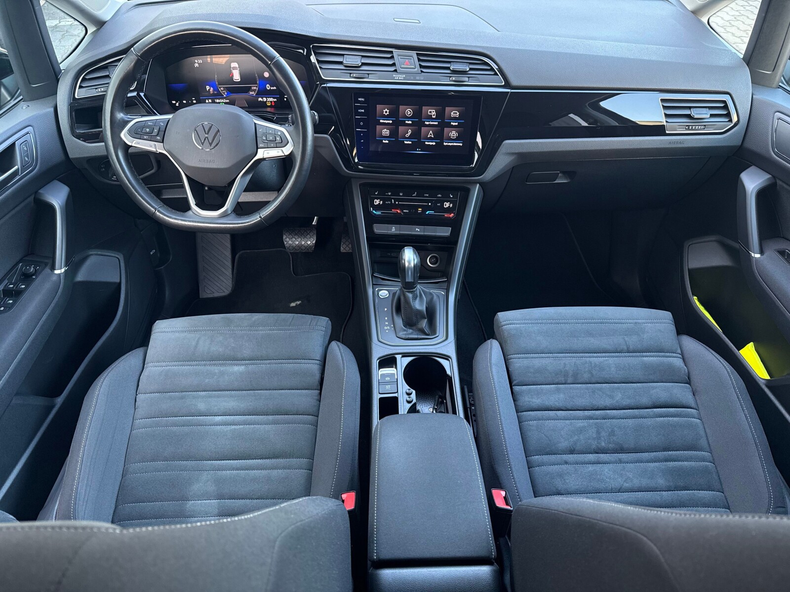 Volkswagen Touran - zdjęcie 14
