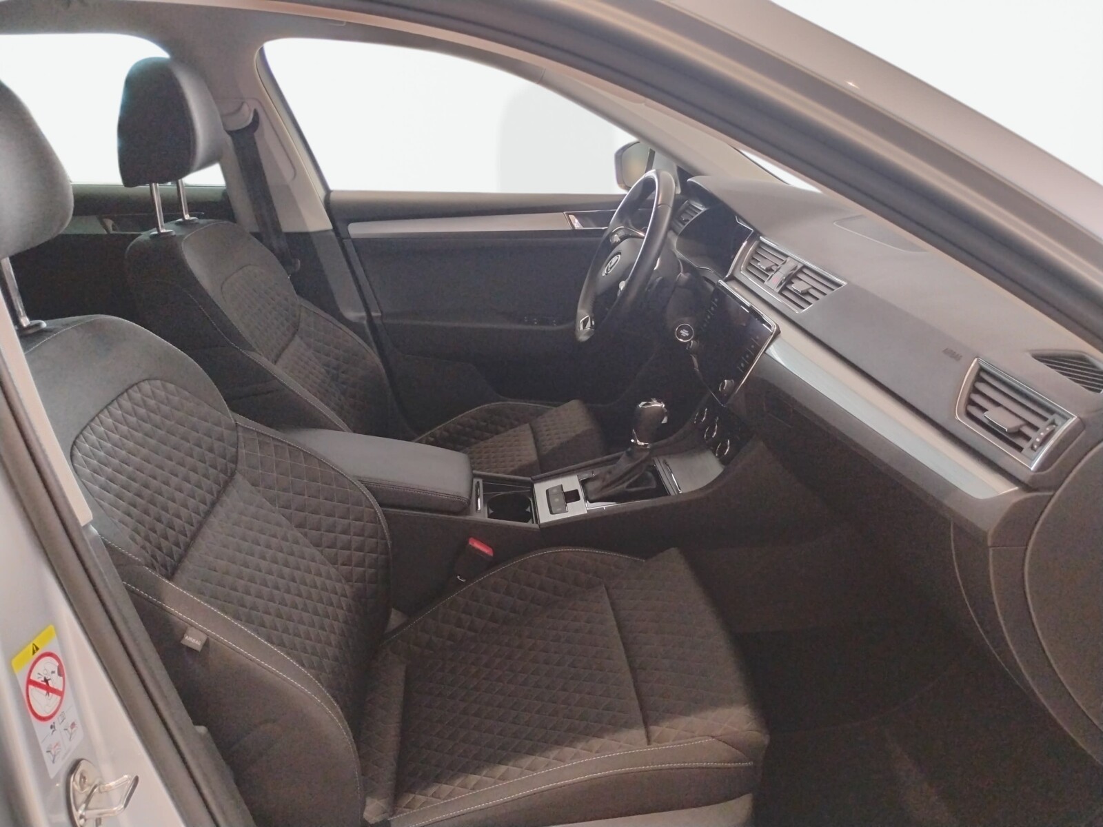 Škoda Superb Combi - zdjęcie 15