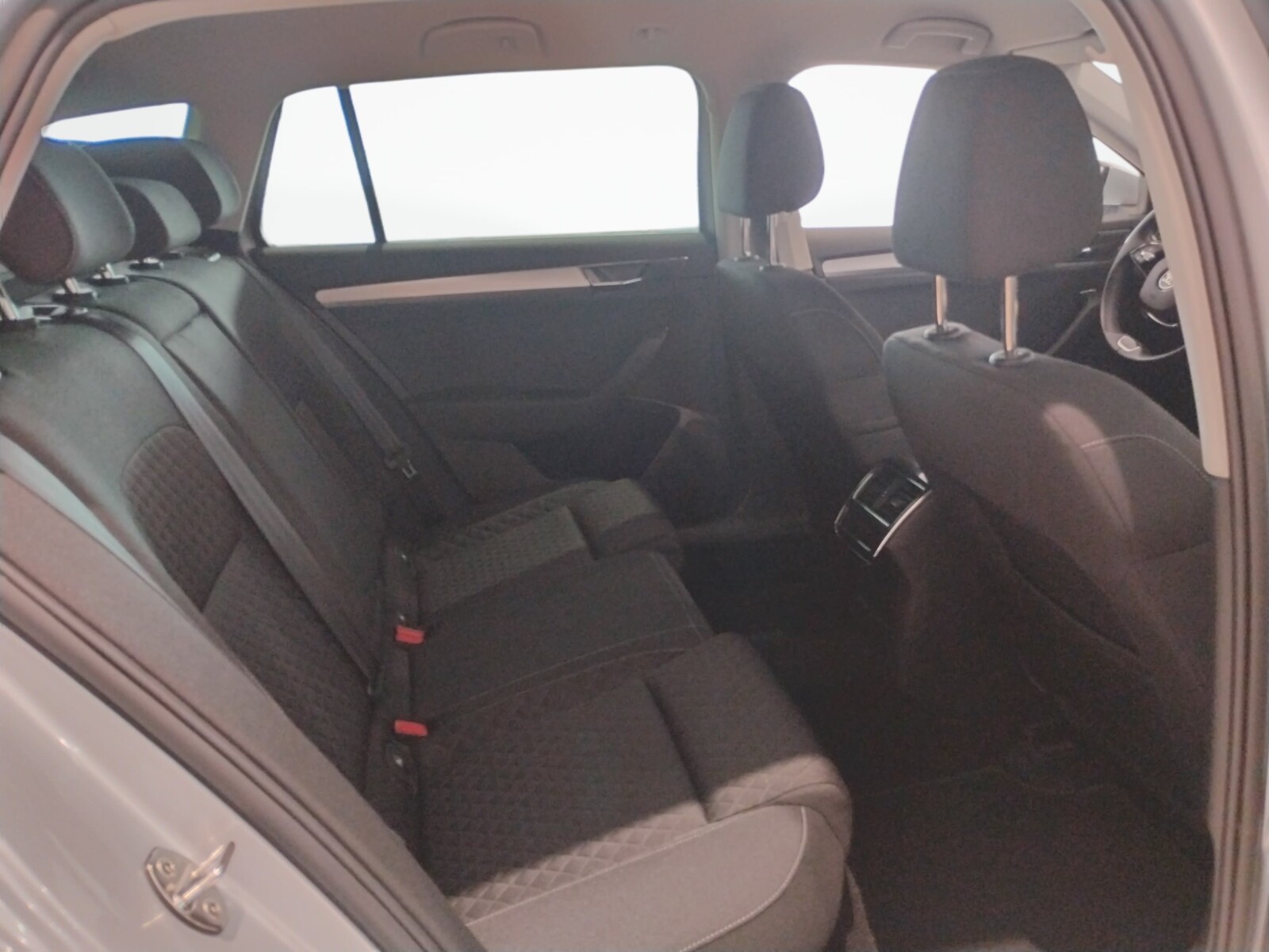 Škoda Superb Combi - zdjęcie 14