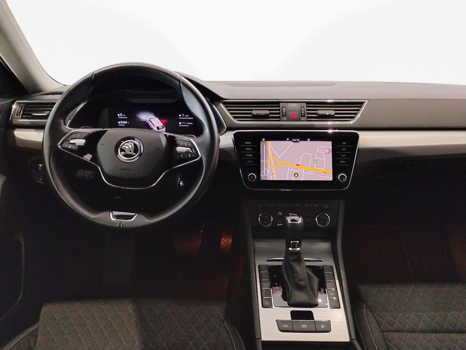 Škoda Superb Combi - zdjęcie 17