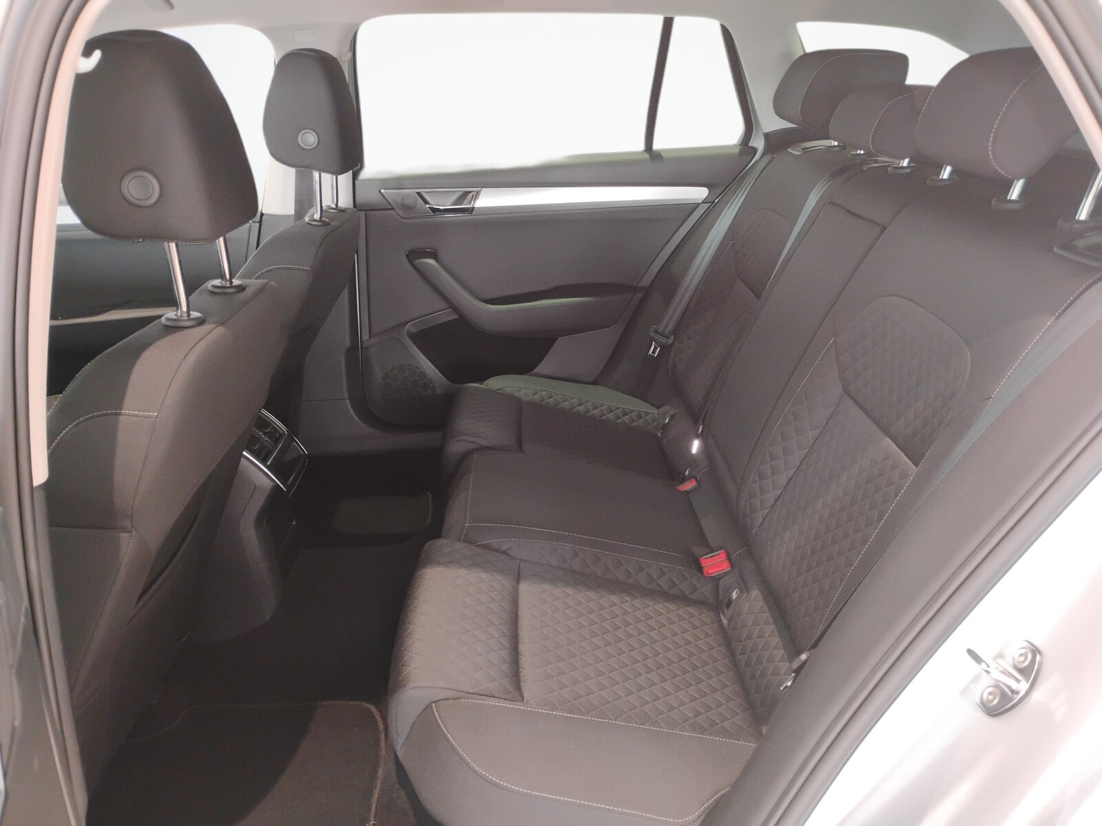 Škoda Superb Combi - zdjęcie 13