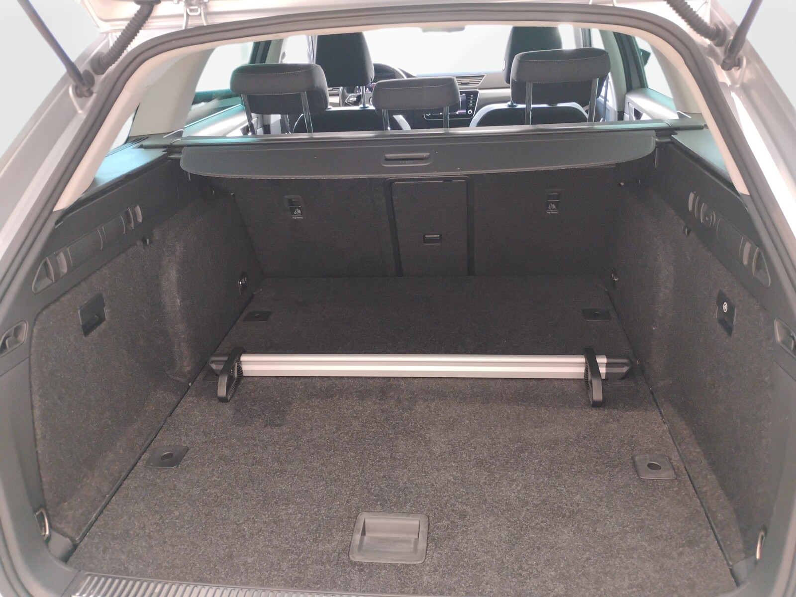 Škoda Superb Combi - zdjęcie 26