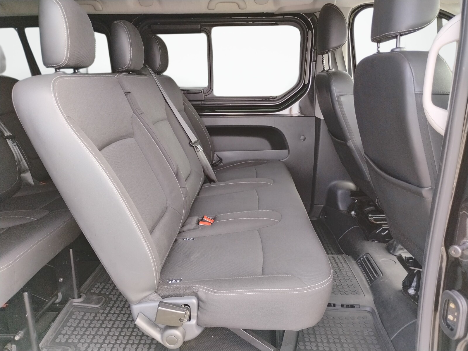 Renault Trafic - zdjęcie 15