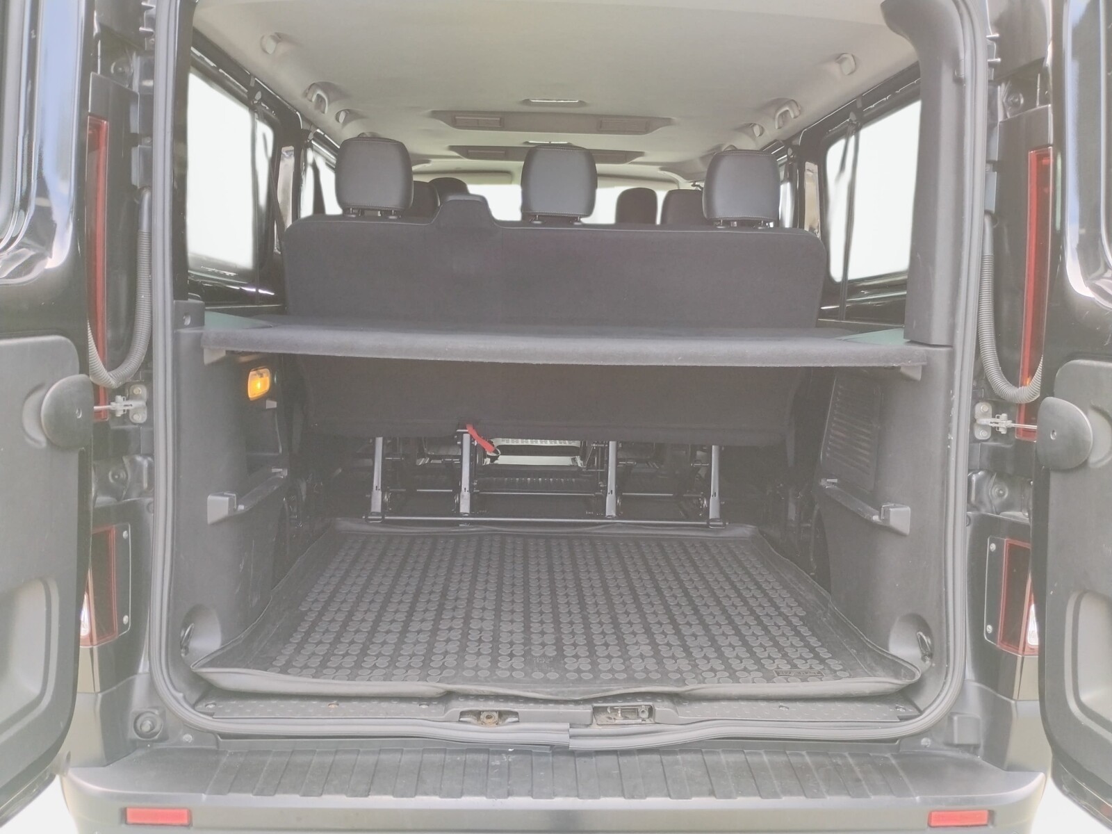 Renault Trafic - zdjęcie 14
