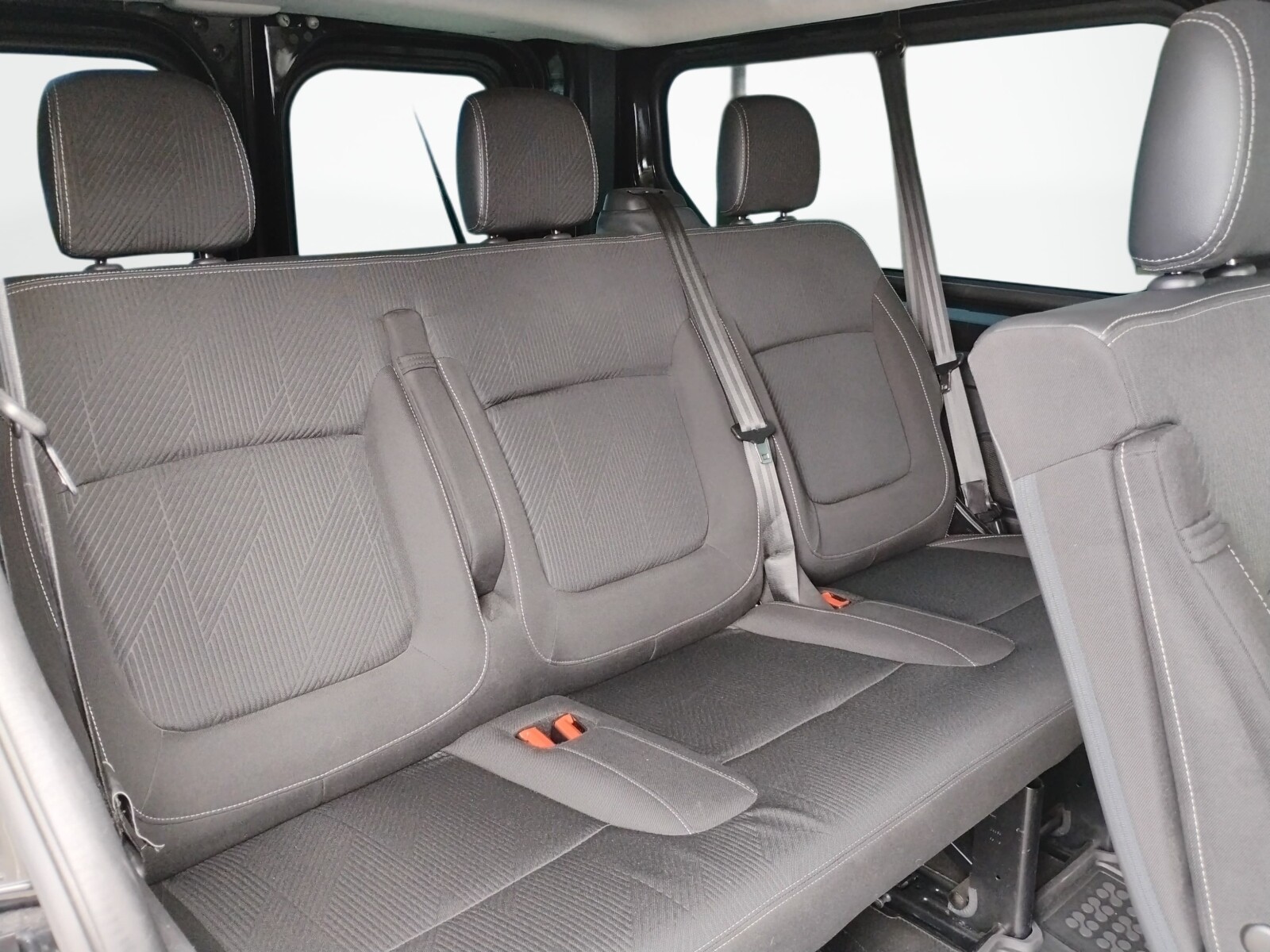 Renault Trafic - zdjęcie 16