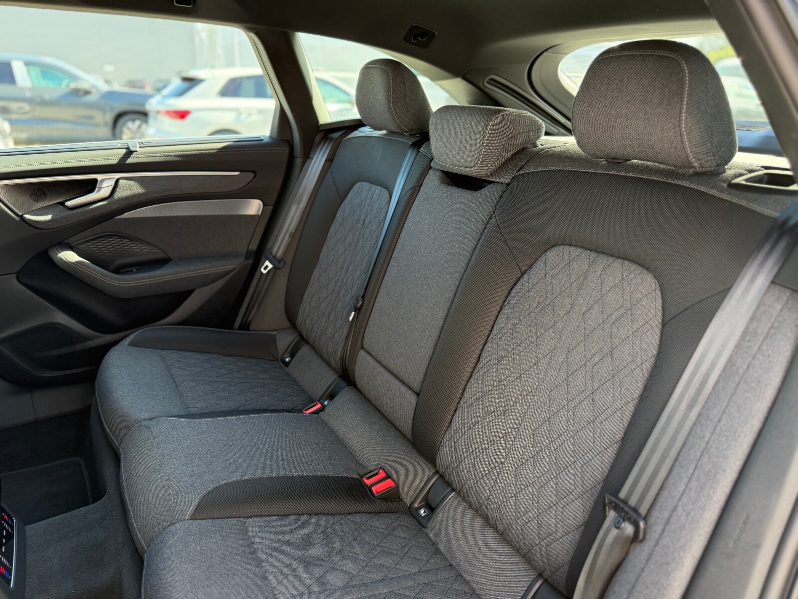 Audi A6 Avant e-hybrid - zdjęcie 16