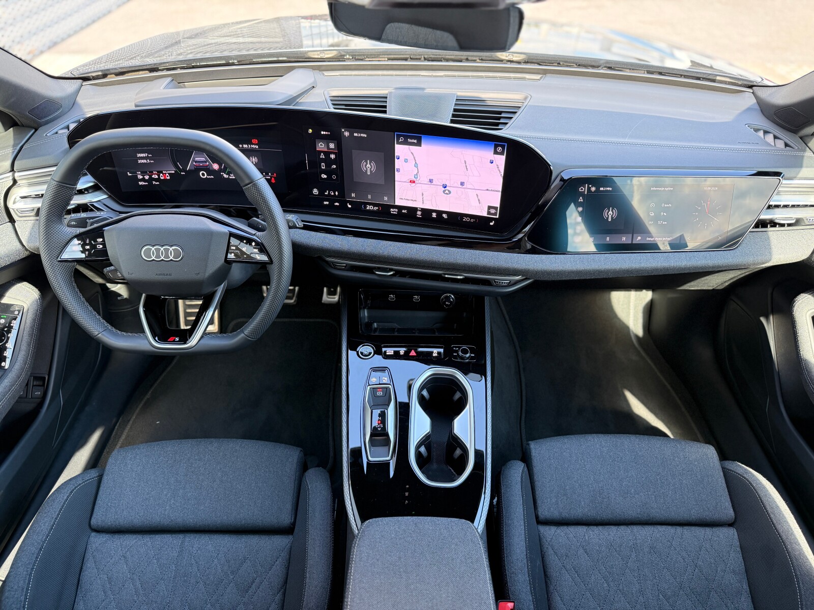 Audi A6 Avant e-hybrid - zdjęcie 21
