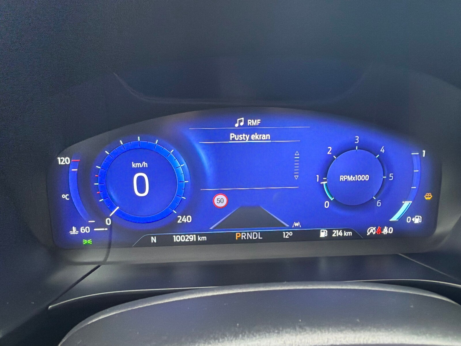 Ford Kuga - zdjęcie 27