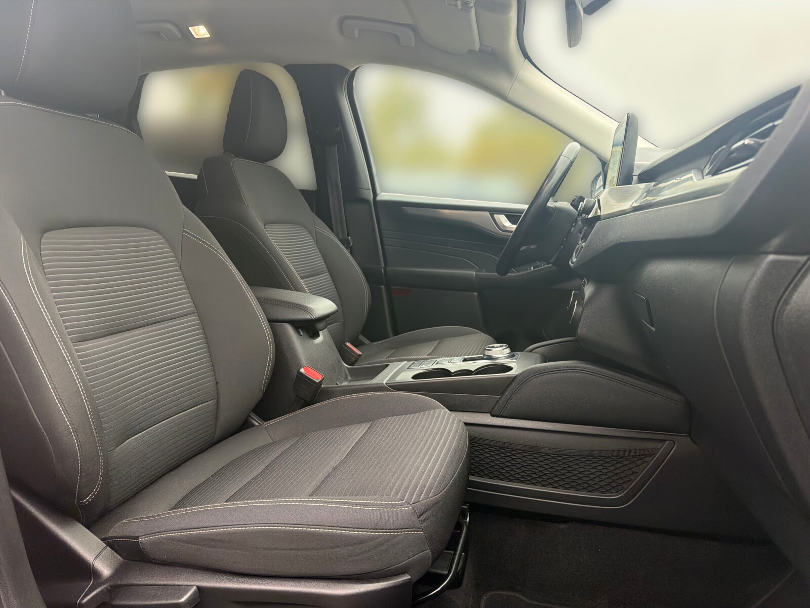 Ford Kuga - zdjęcie 17