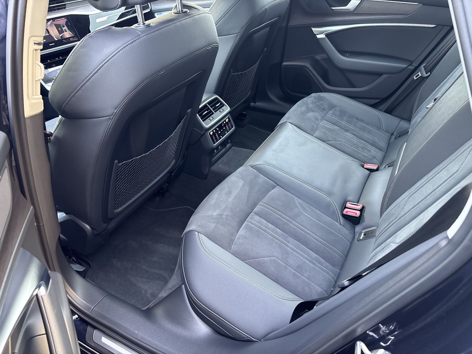 Audi A6 Avant - zdjęcie 31