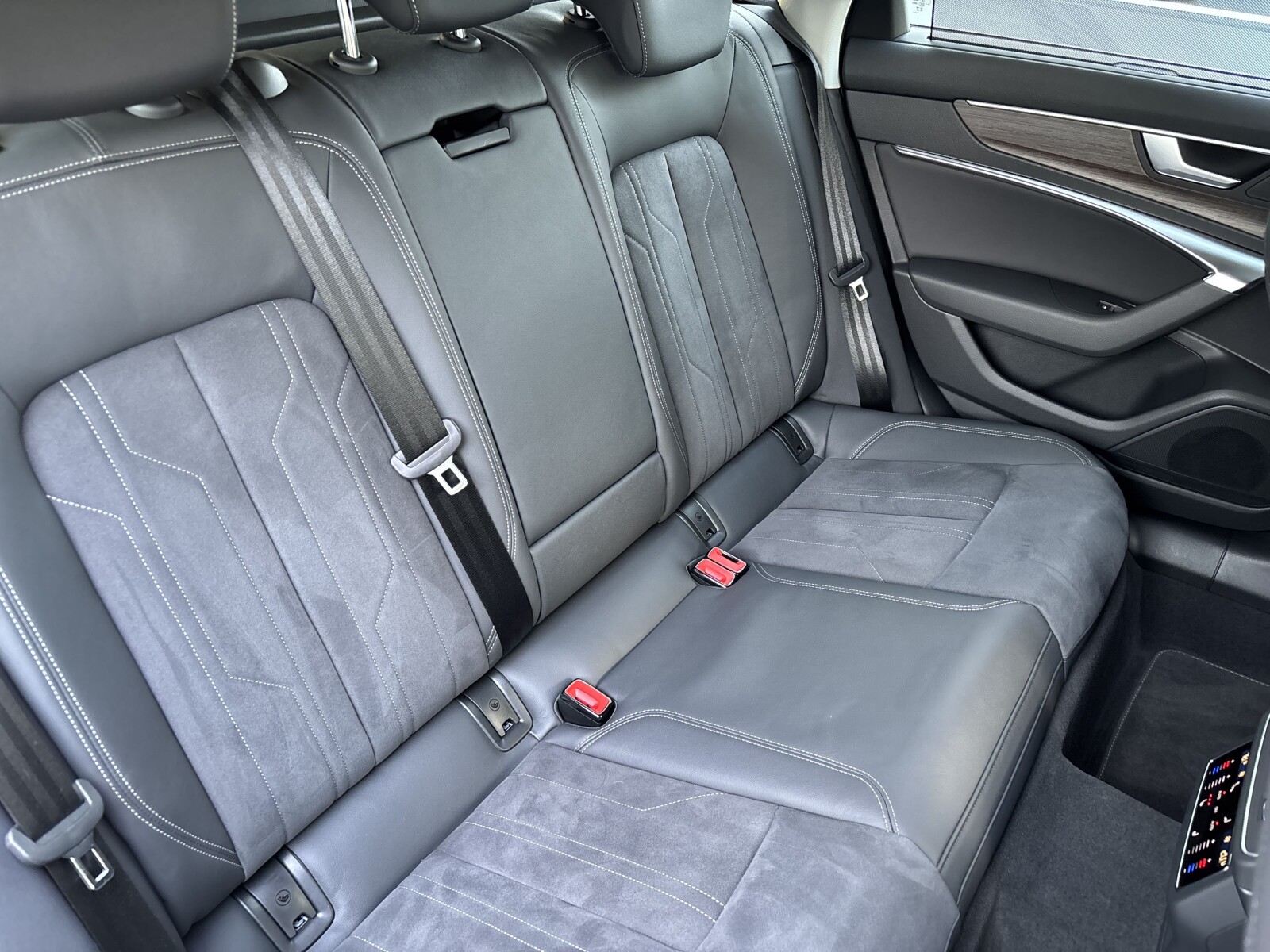 Audi A6 Avant - zdjęcie 35