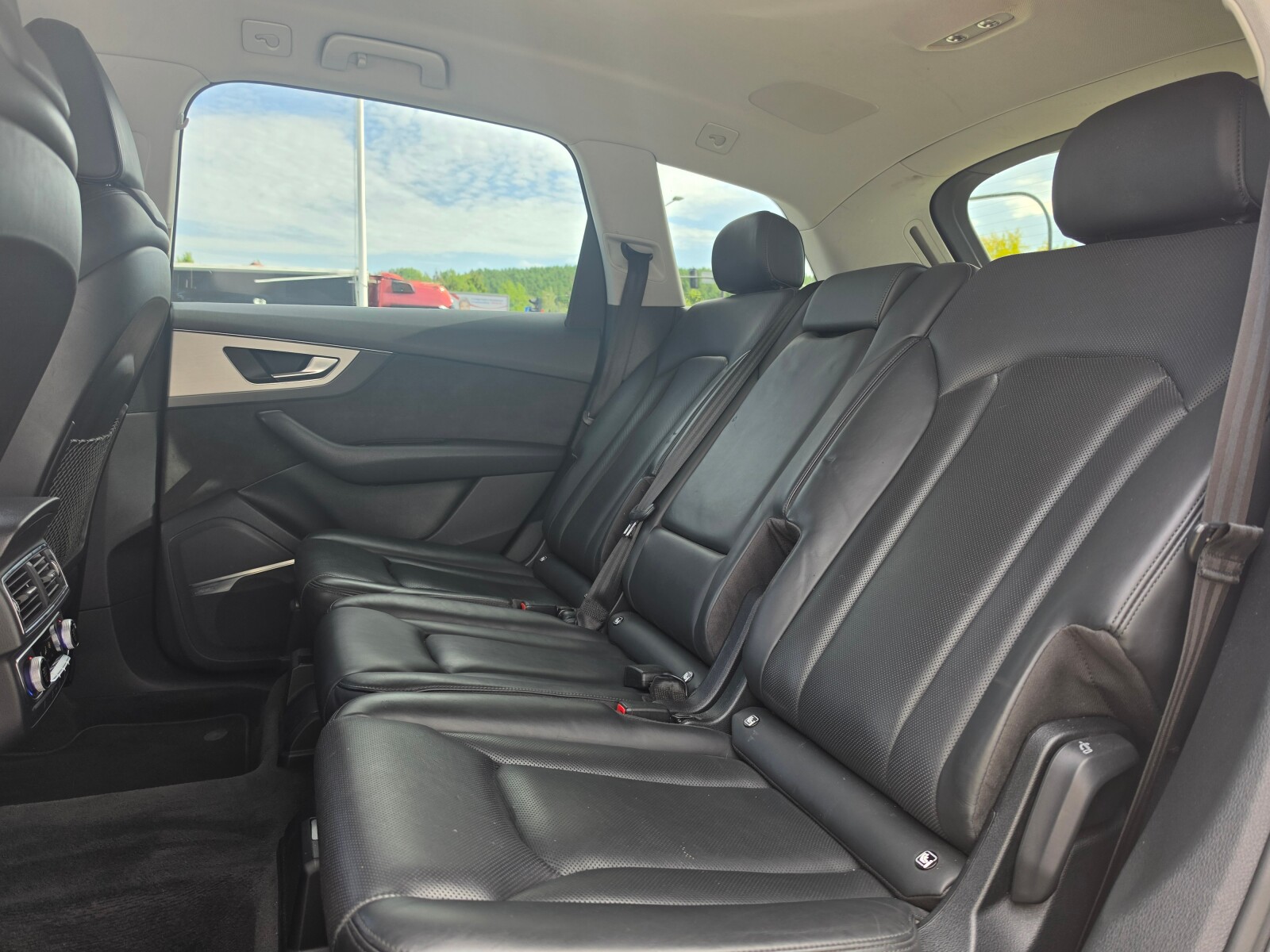 Audi Q7 - zdjęcie 13