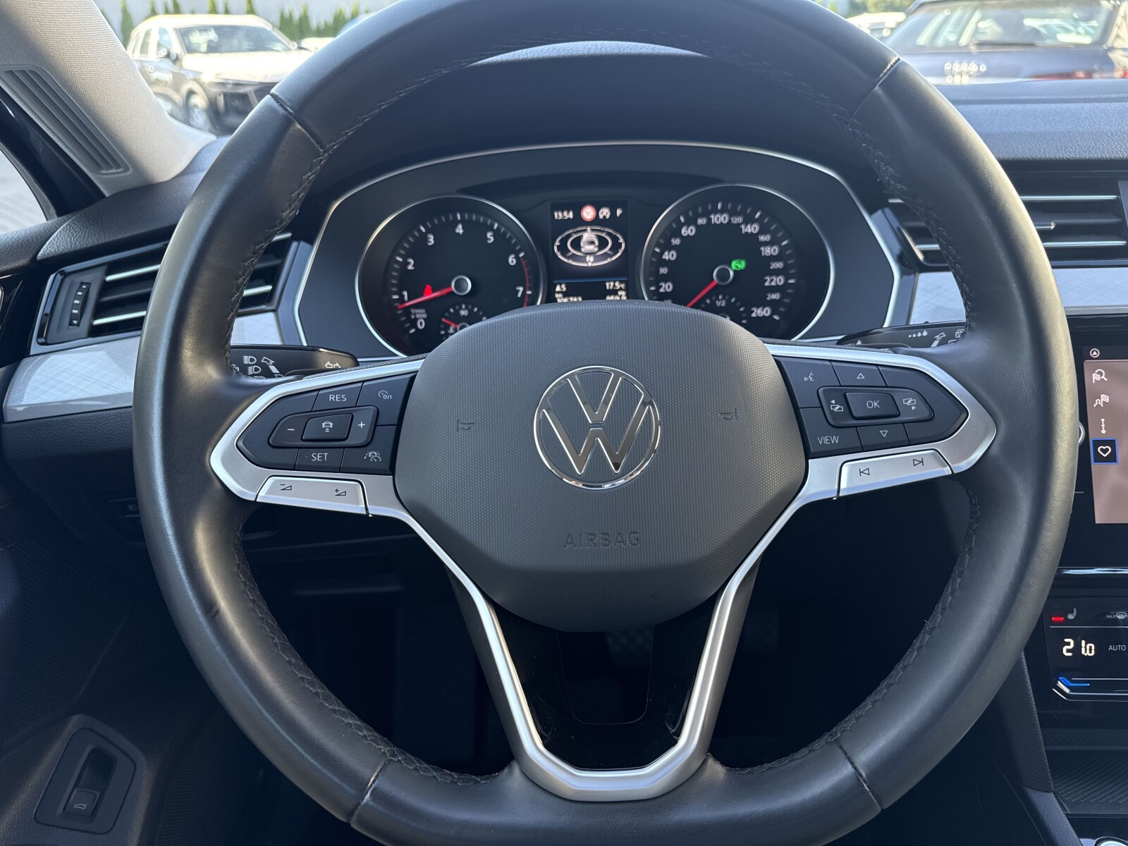 Volkswagen Passat Variant - zdjęcie 19