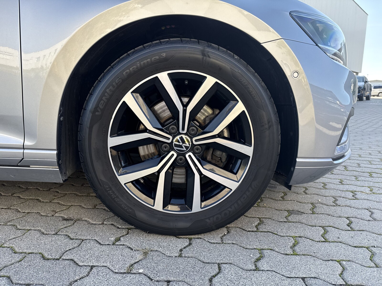 Volkswagen Passat Variant - zdjęcie 34