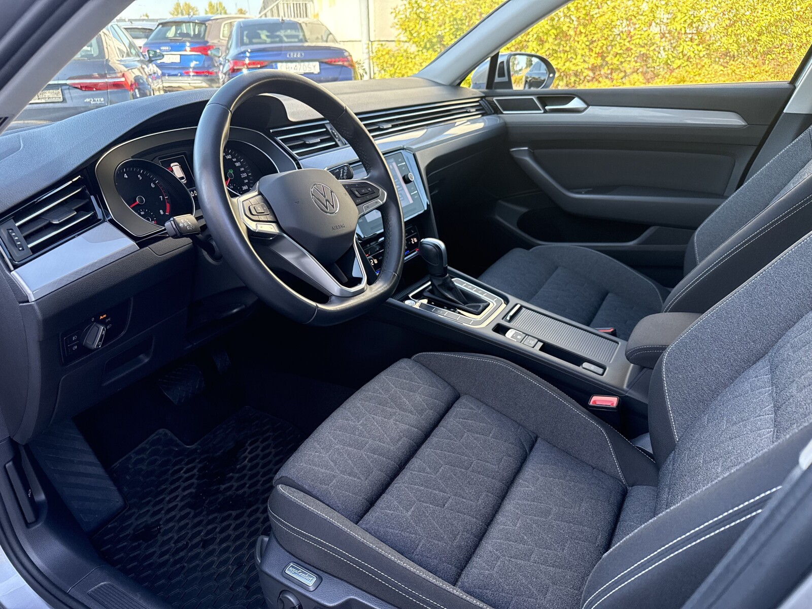 Volkswagen Passat Variant - zdjęcie 13