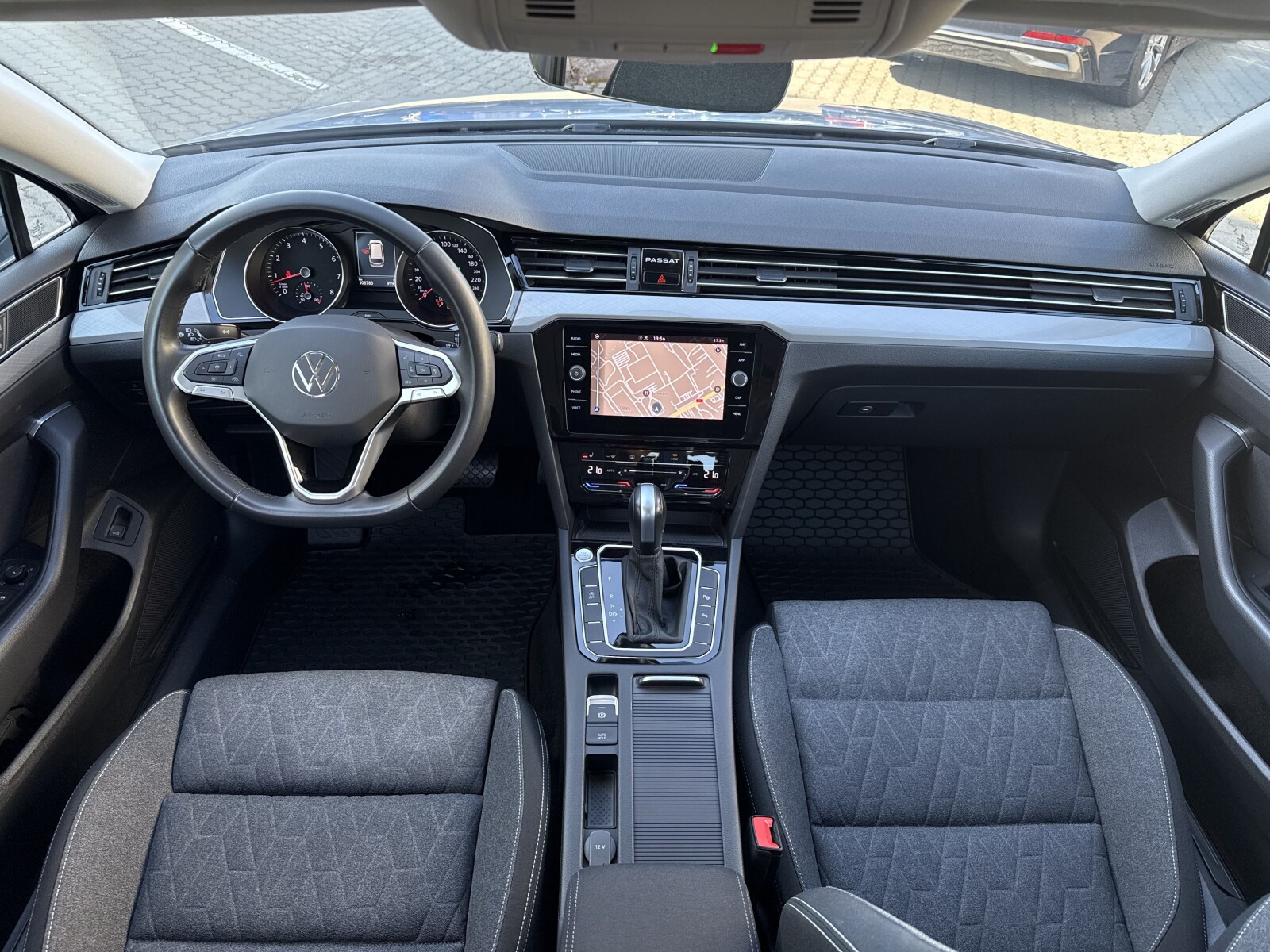 Volkswagen Passat Variant - zdjęcie 16
