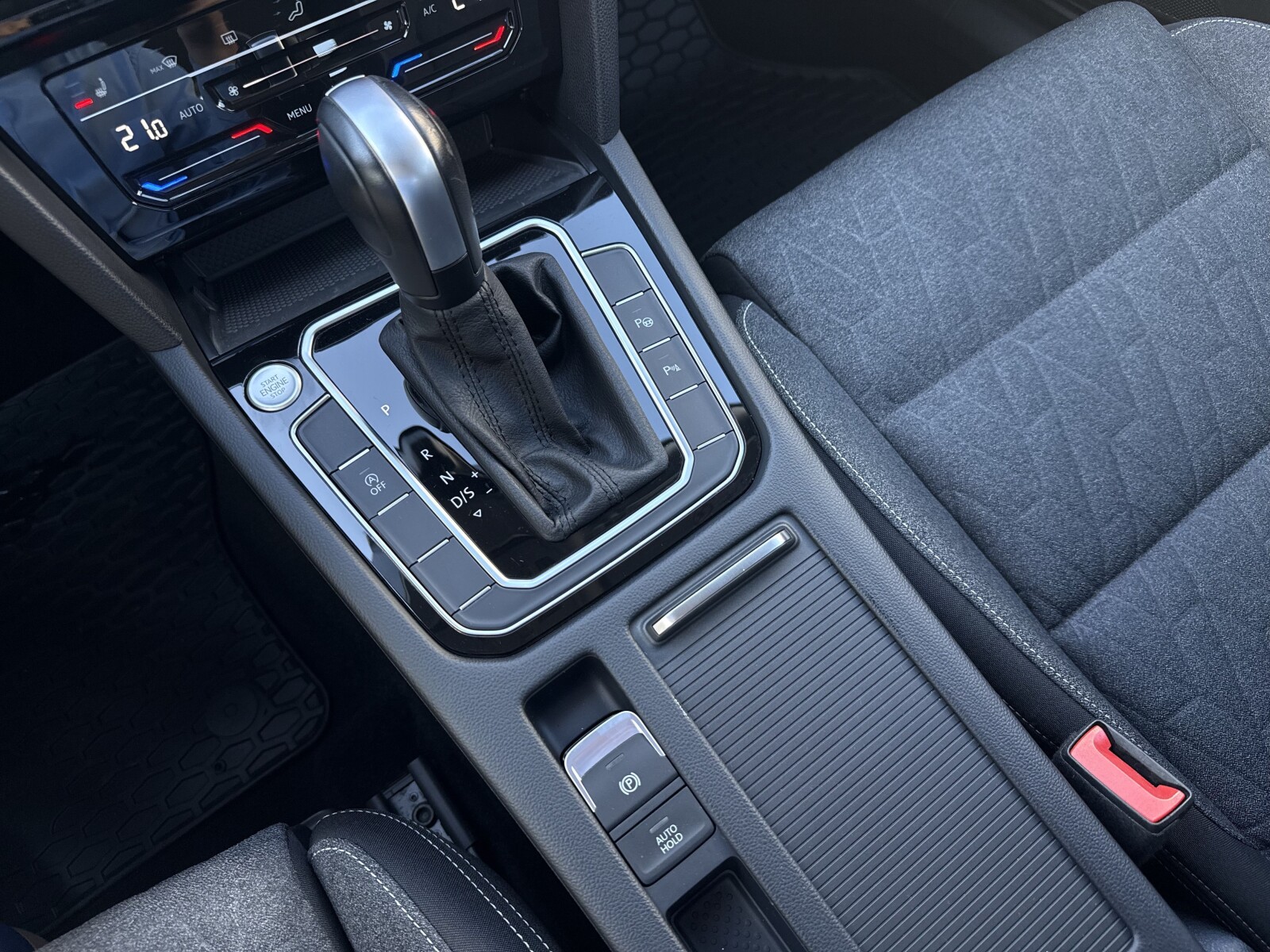 Volkswagen Passat Variant - zdjęcie 23
