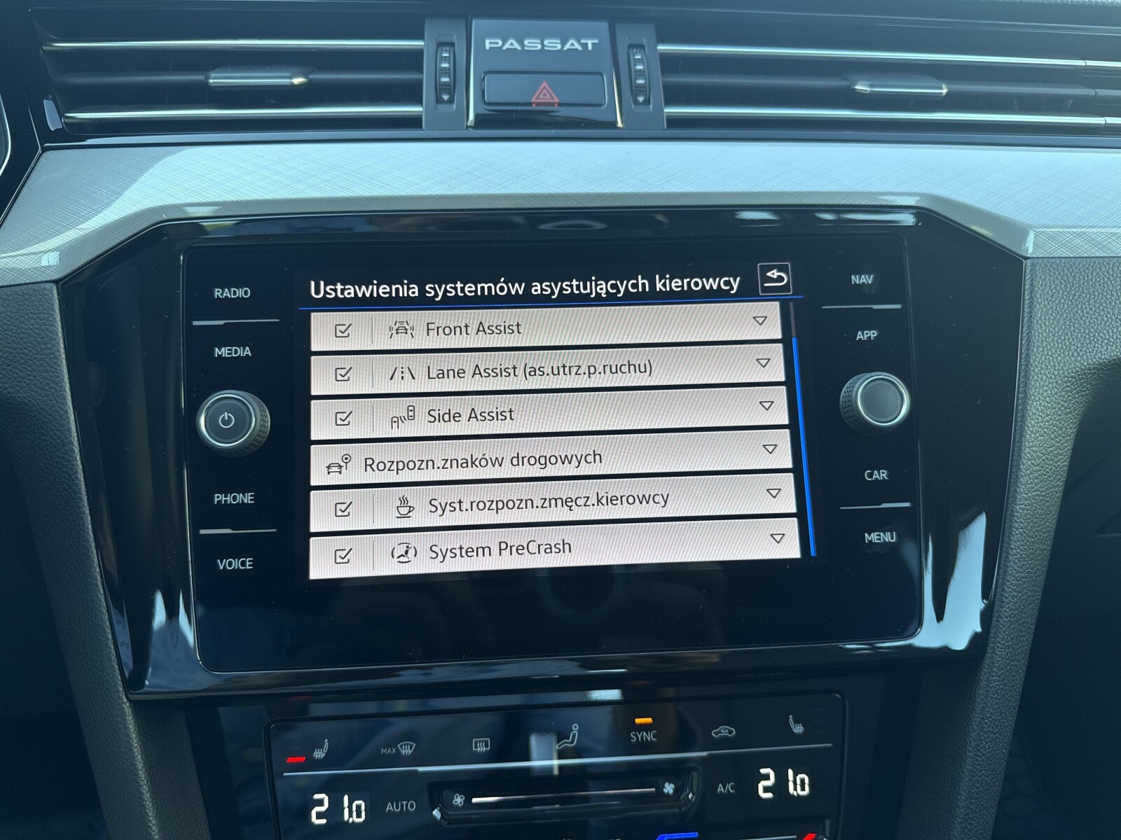 Volkswagen Passat Variant - zdjęcie 27