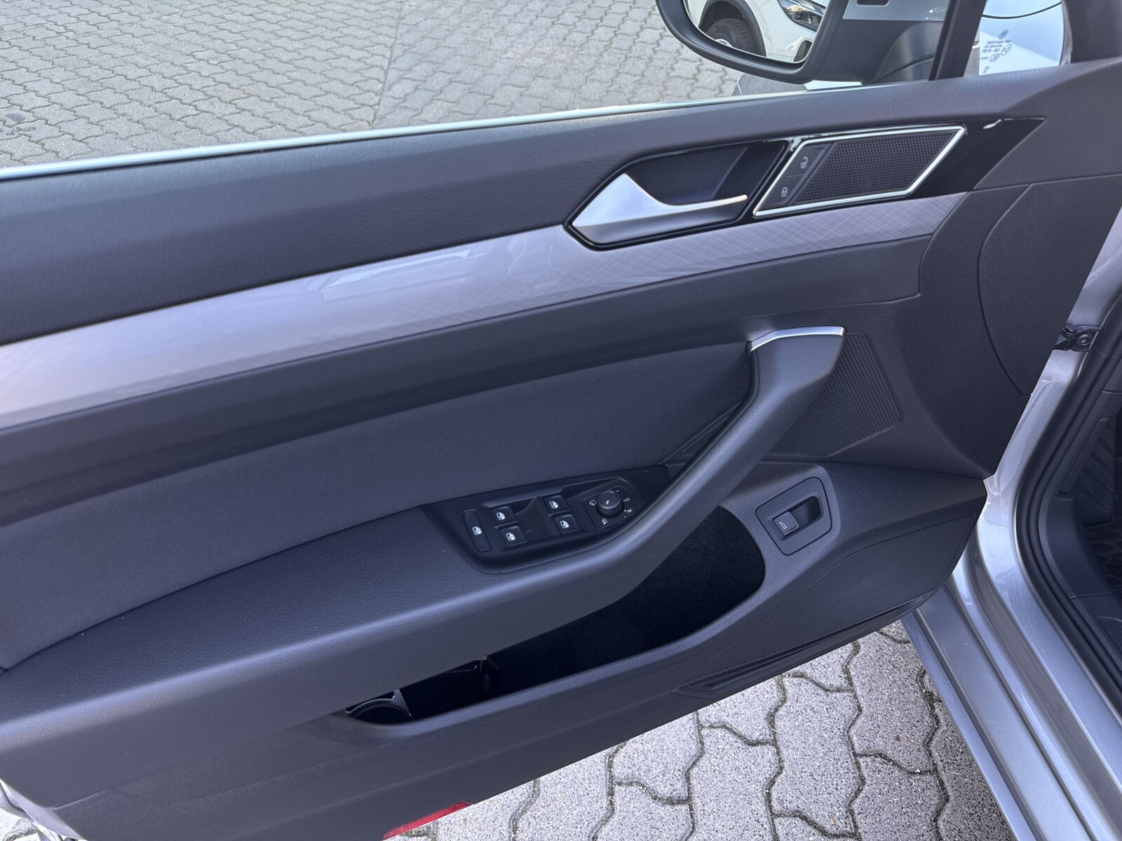 Volkswagen Passat Variant - zdjęcie 10