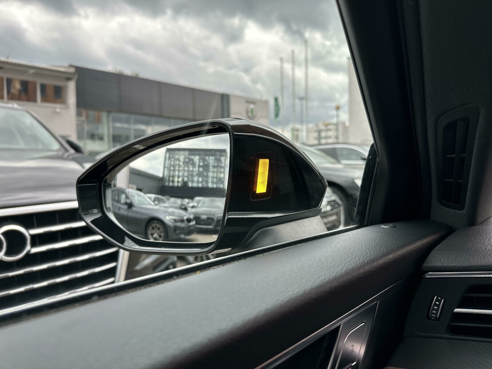 Audi A6 Avant - zdjęcie 30