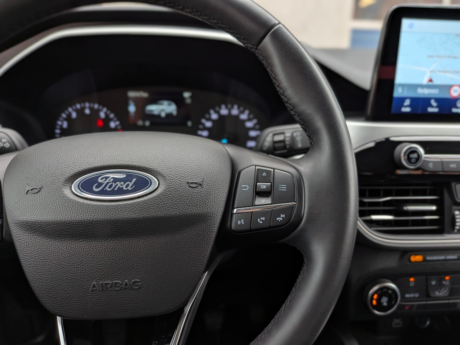 Ford Kuga - zdjęcie 22