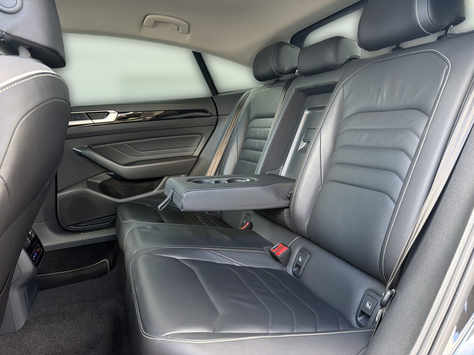 Volkswagen Arteon - zdjęcie 14