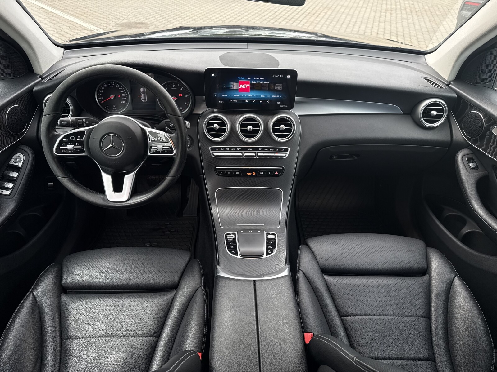 Mercedes-Benz GLC 200 - zdjęcie 14