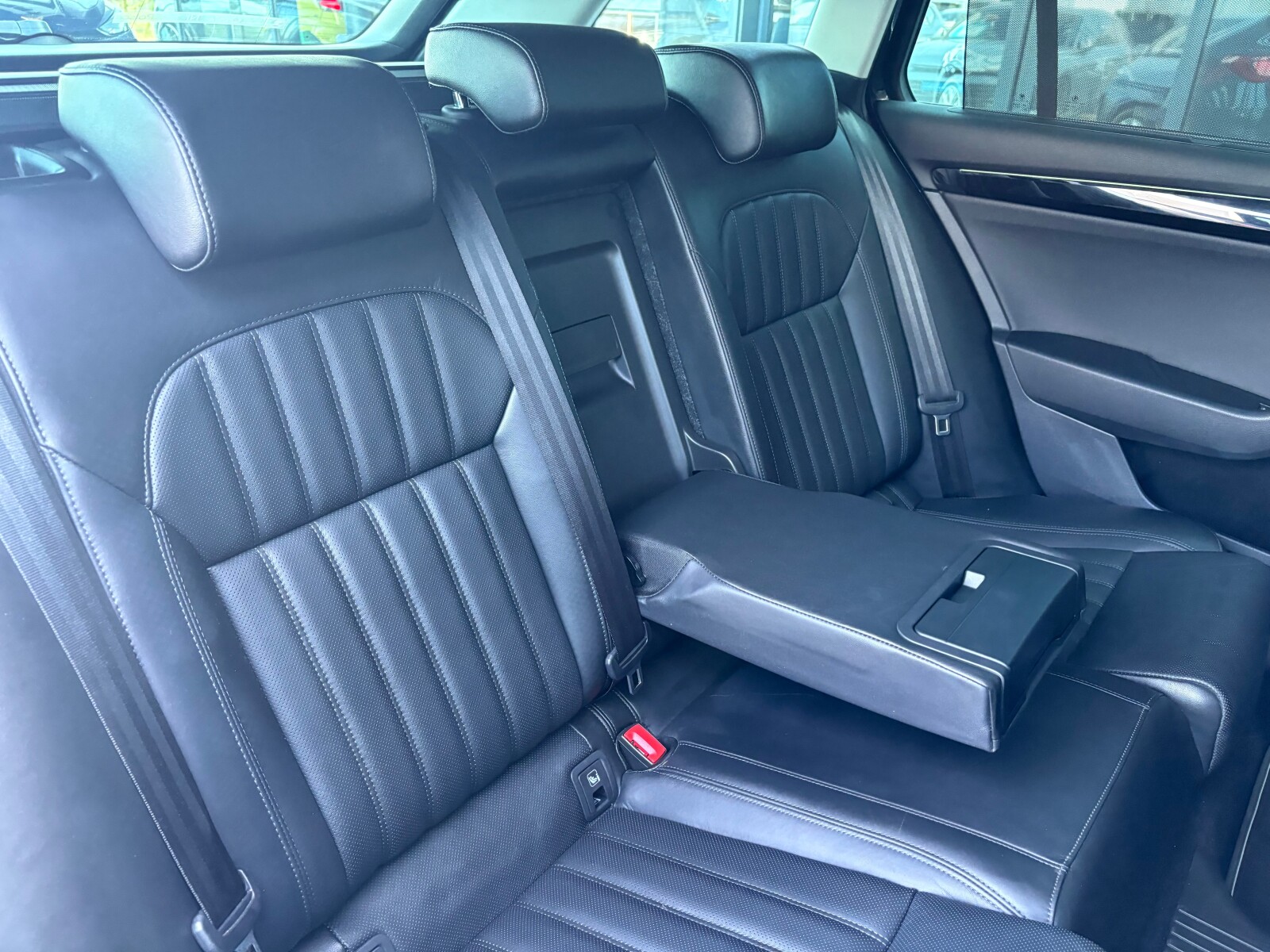 Škoda Superb Combi - zdjęcie 17