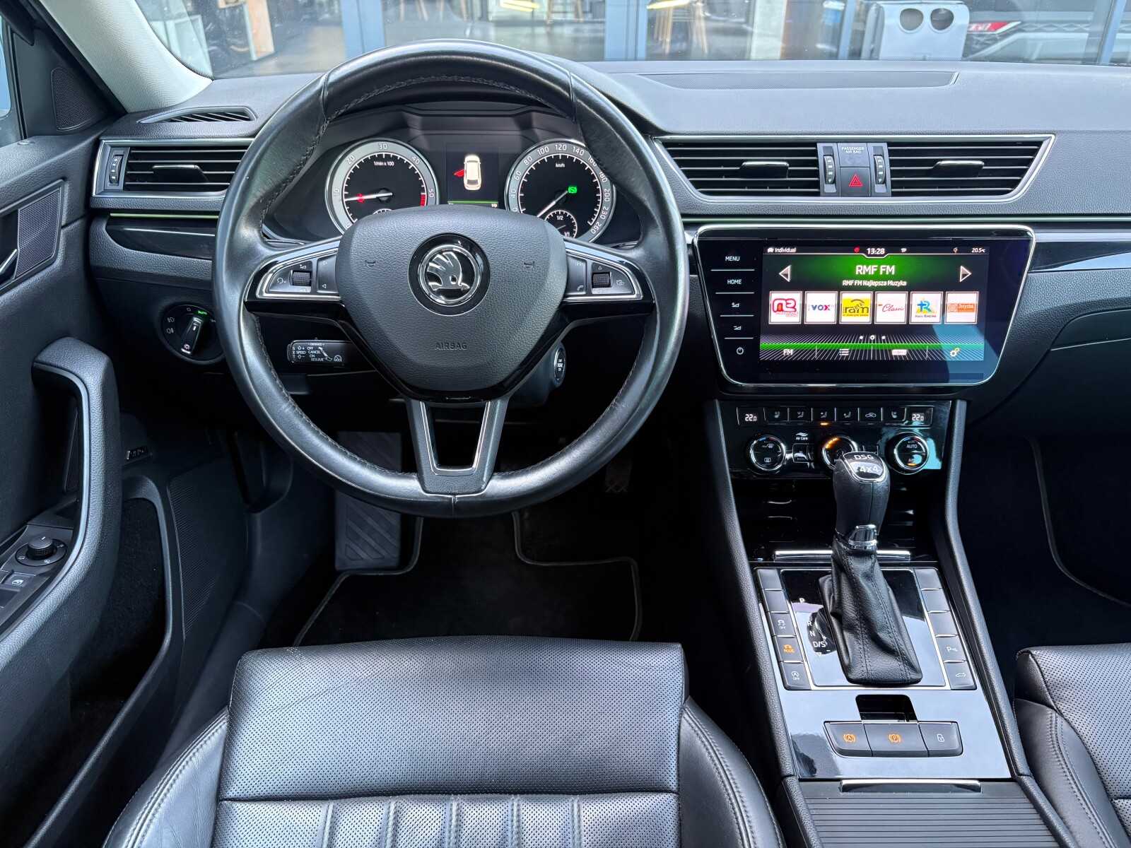 Škoda Superb Combi - zdjęcie 10