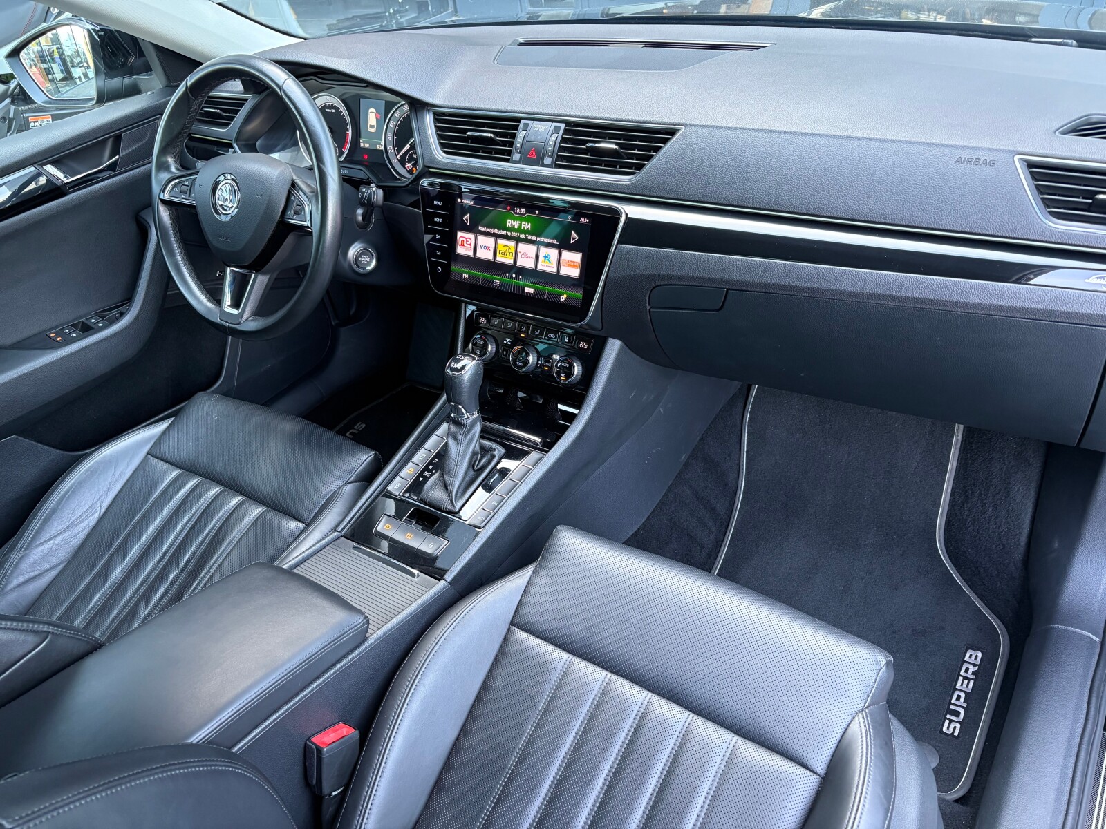 Škoda Superb Combi - zdjęcie 18