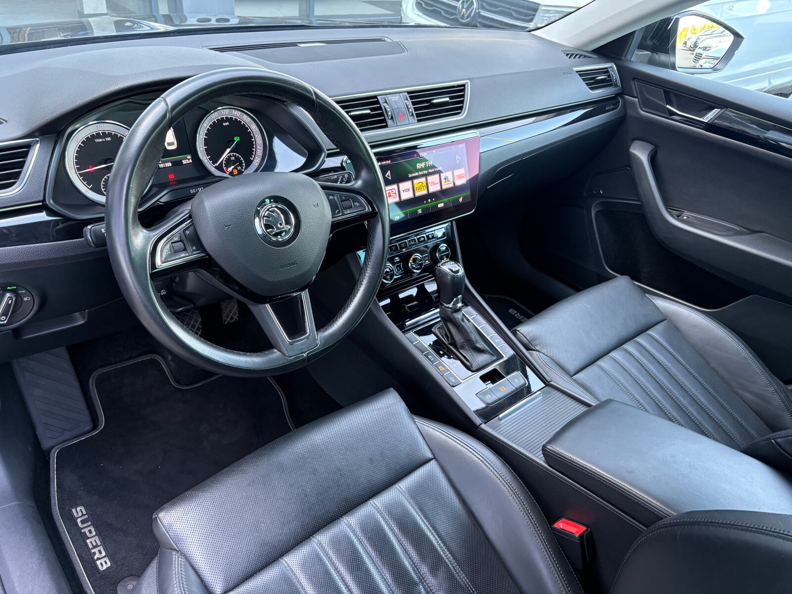 Škoda Superb Combi - zdjęcie 11