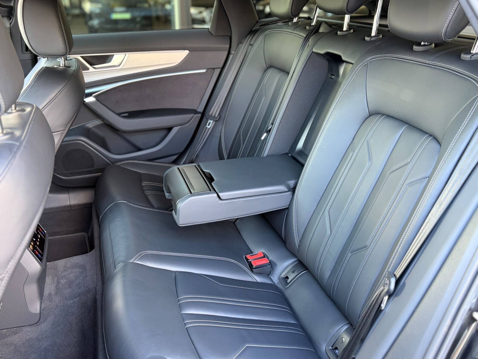 Audi A6 Avant - zdjęcie 21