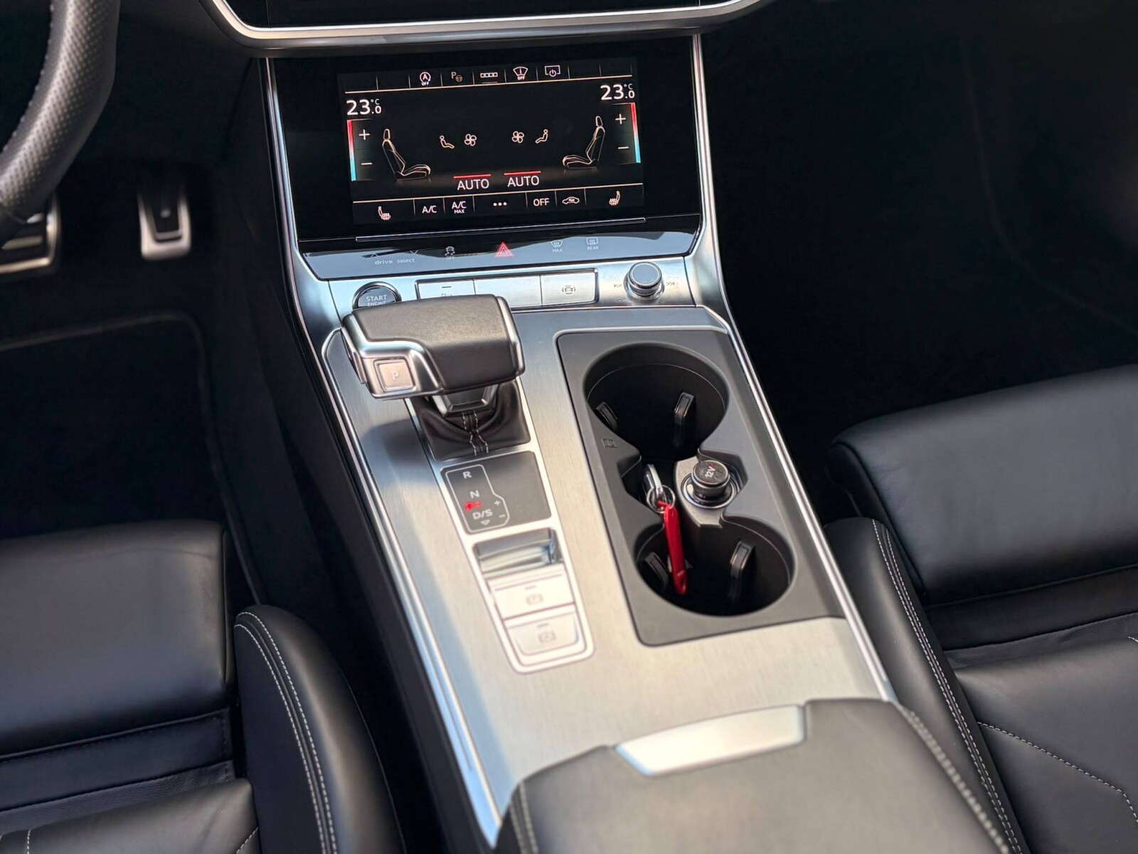 Audi A6 Avant - zdjęcie 31