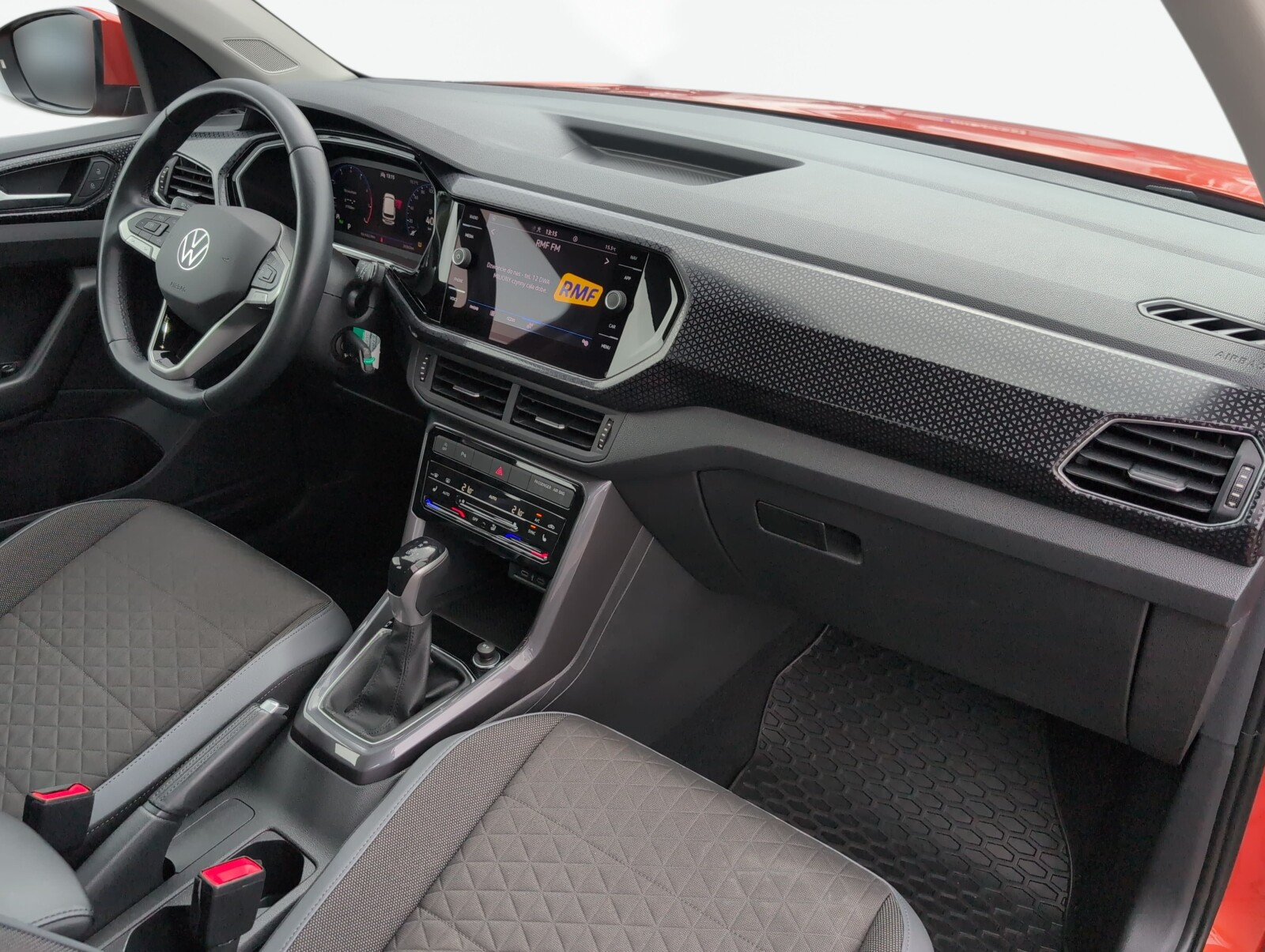 Volkswagen T-Cross - zdjęcie 14