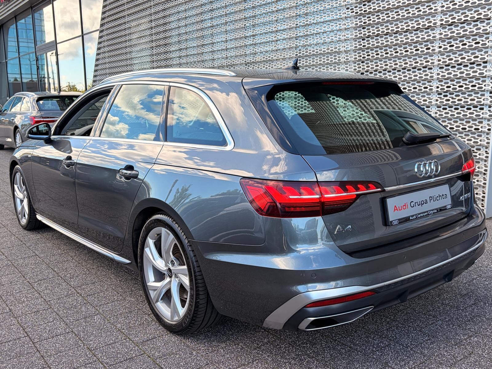 Audi A4 Avant - zdjęcie 10